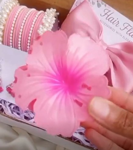 Elegant Eid Gift Box – Bangles, Earrings & Hair Accessories