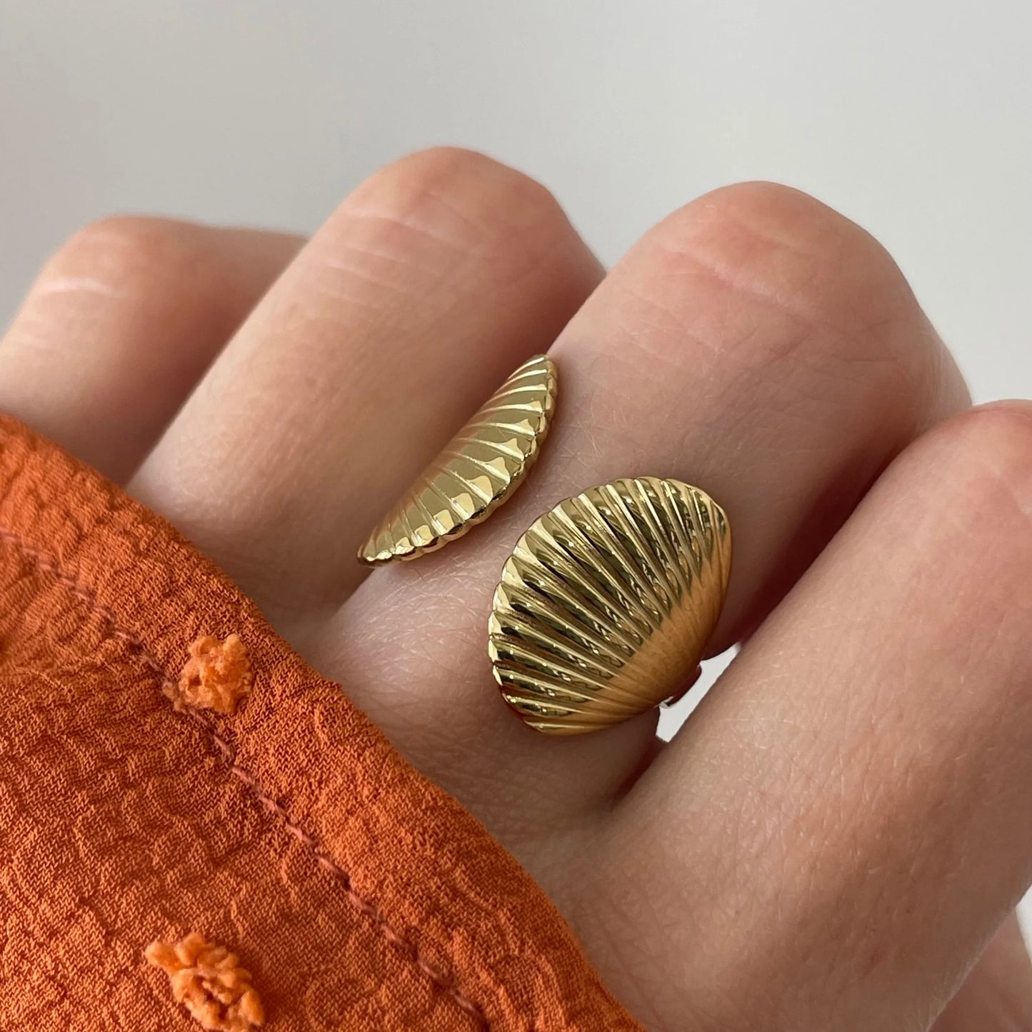 Open shells ring